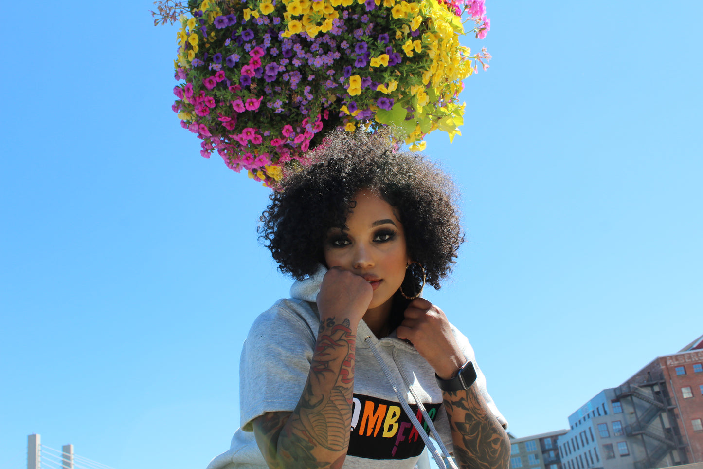 BombFace Nameplate Sudadera con capucha de manga corta Negro