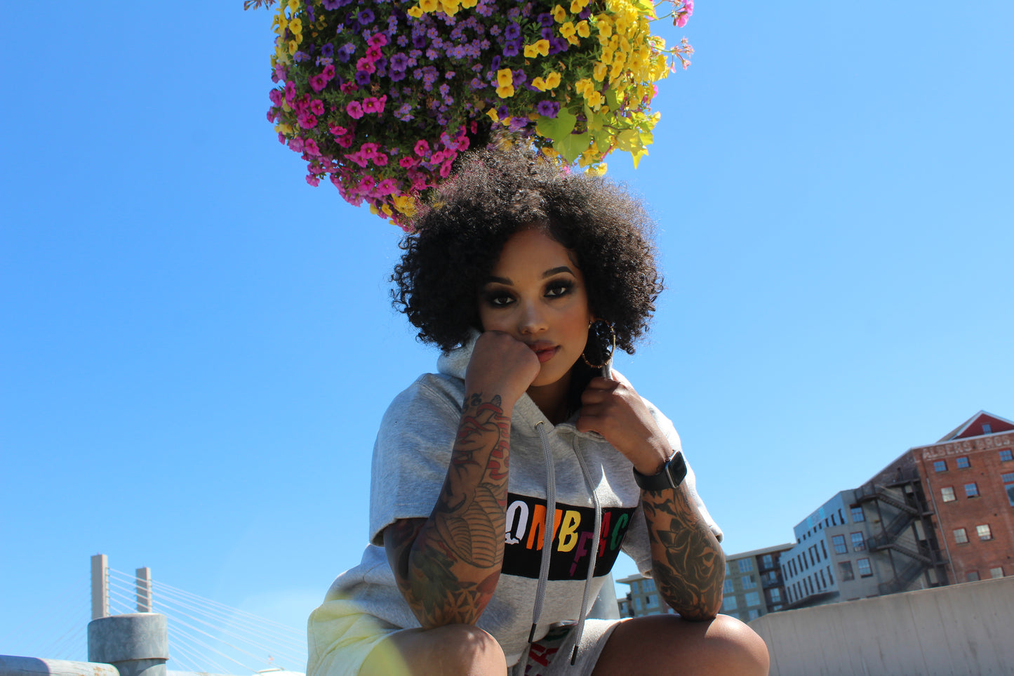 BombFace Nameplate Sudadera con capucha de manga corta Negro