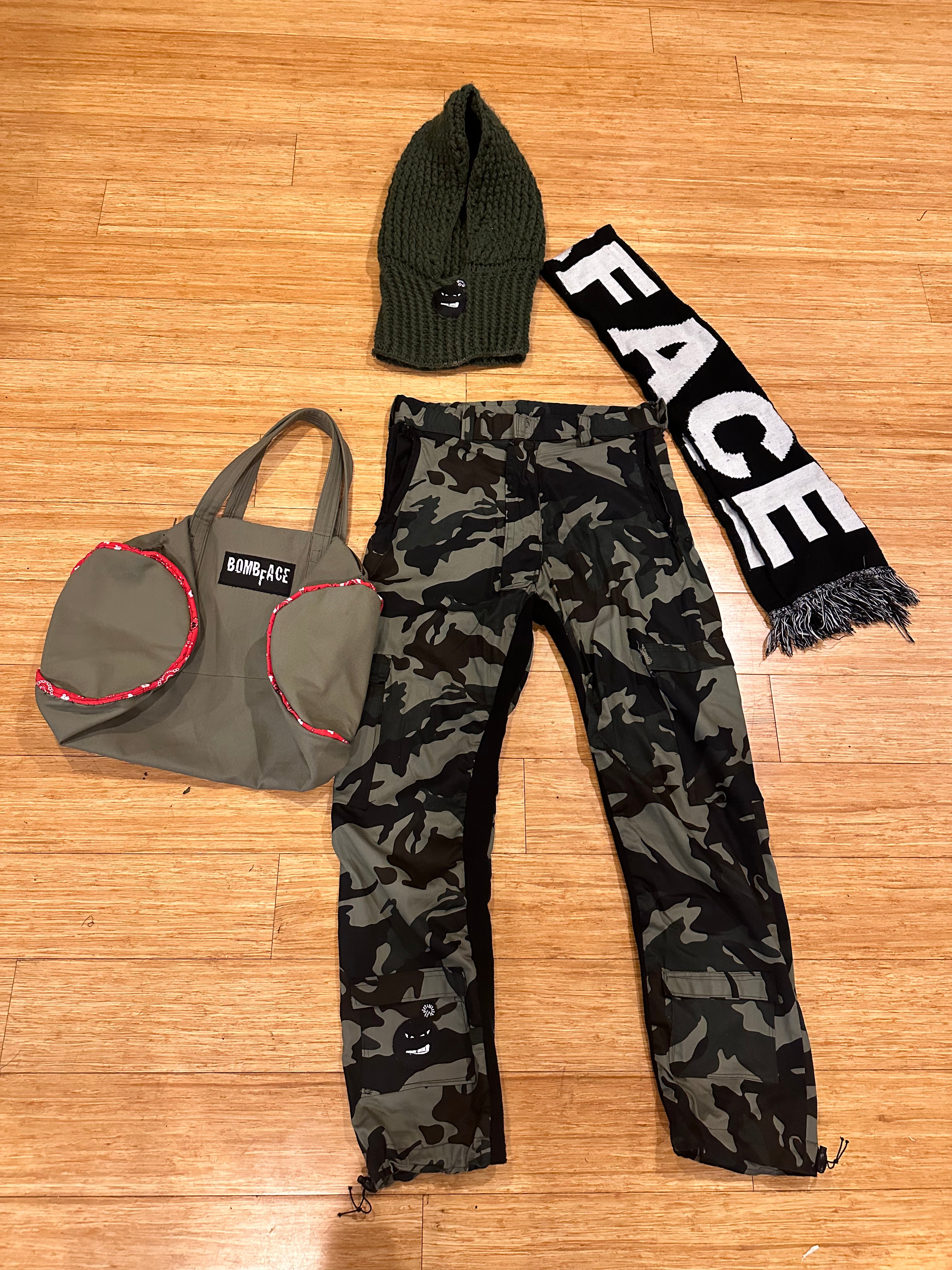 Custom Camo Cargo-Hoodie & Bag